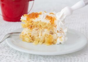 Fatia torta de abacaxi caramelizado