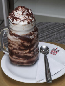 Milk Shake de Ovomaltine c/ Chocolate dos Deuses (440ml)