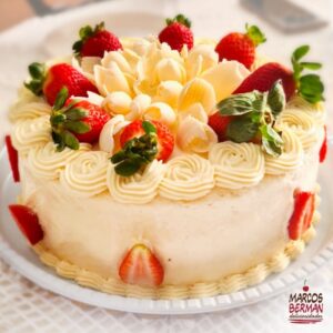 Torta Ninho com Morangos